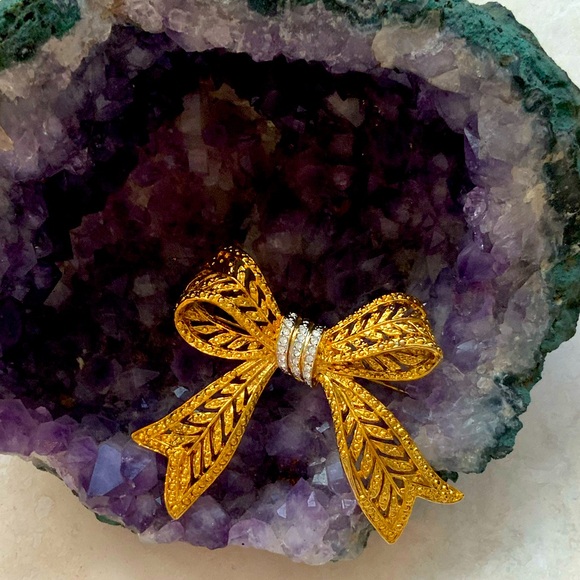 Carucci Accessories - Carucci Vintage and Crystal Gold Bow Brooch NWOT